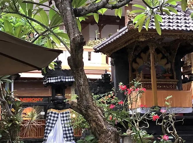 Tirta Yoga Гостевой дом Падангбай